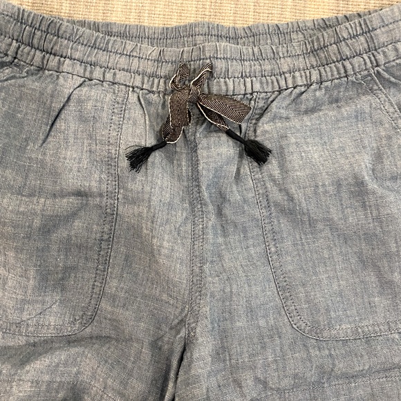 J. Crew seaside short in chambray. Size small - Picture 2 of 8